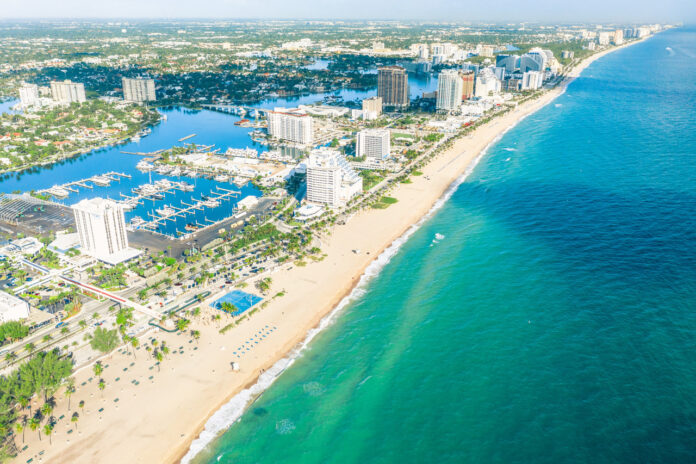 Credit Visit Lauderdale - Fort Lauderdale beach