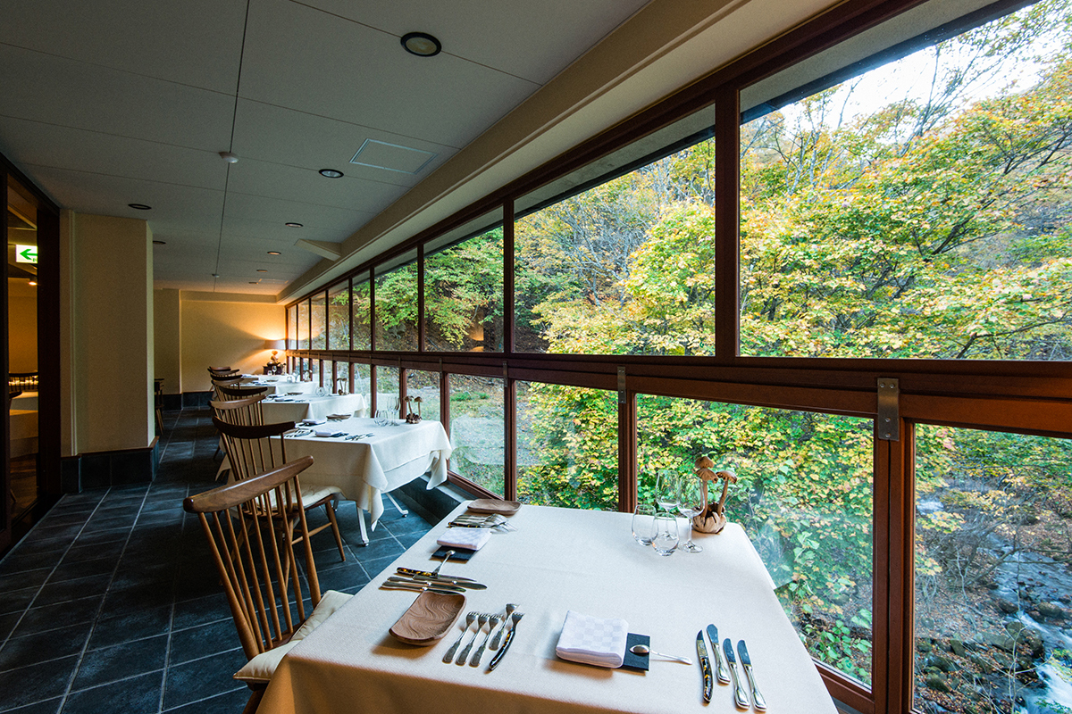 Nature French Sai dining room